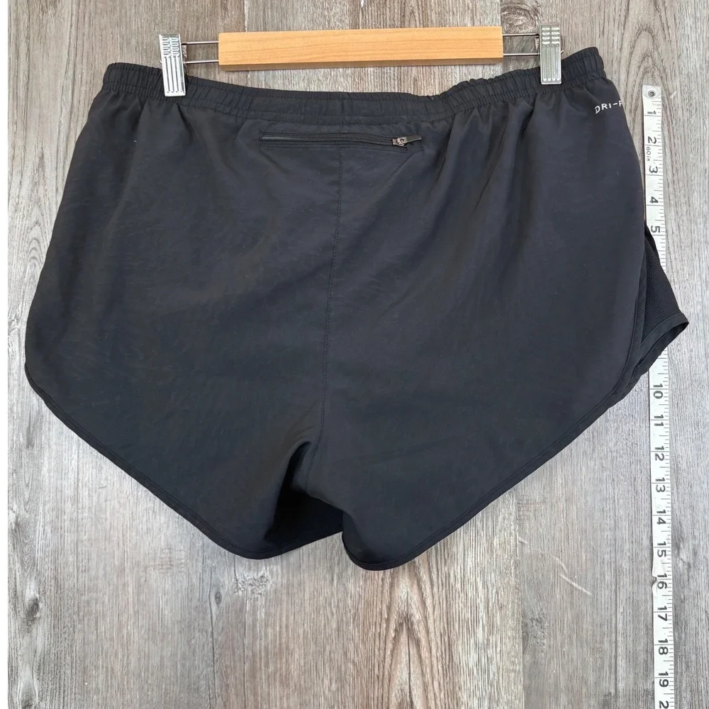 Nike Dri-FIT Women Black Running Shorts Zipper Pocket AJ4713-010 Size L